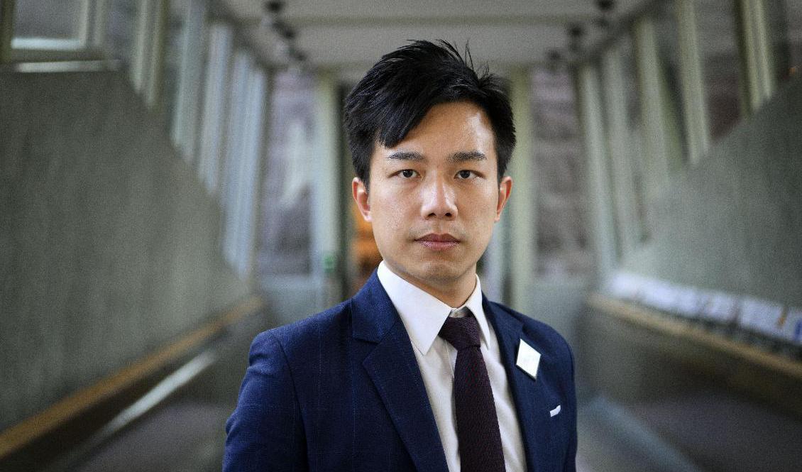 Finn Lau, 28, är på besök i Sverige för att aktualisera Hongkongfrågan, med hopp om att omvärlden reagerar med mer kraft. Det har gått 25 år sedan Storbritannien lämnade över Hongkong till Kina. Foto: Jessica Gow/TT