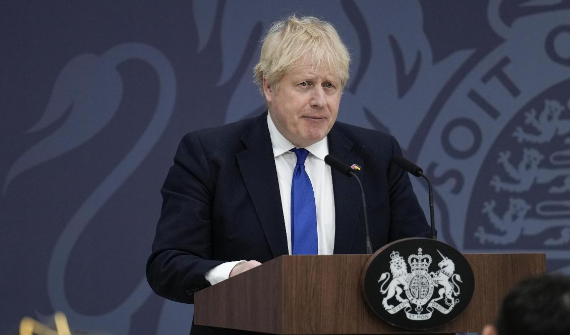 


Storbritanniens premiärminister Boris Johnson talar på en pressträff den 14 april 2022 i Dover. Foto: Matt Dunham – WPA Pool/Getty Images                                                                                                                                    