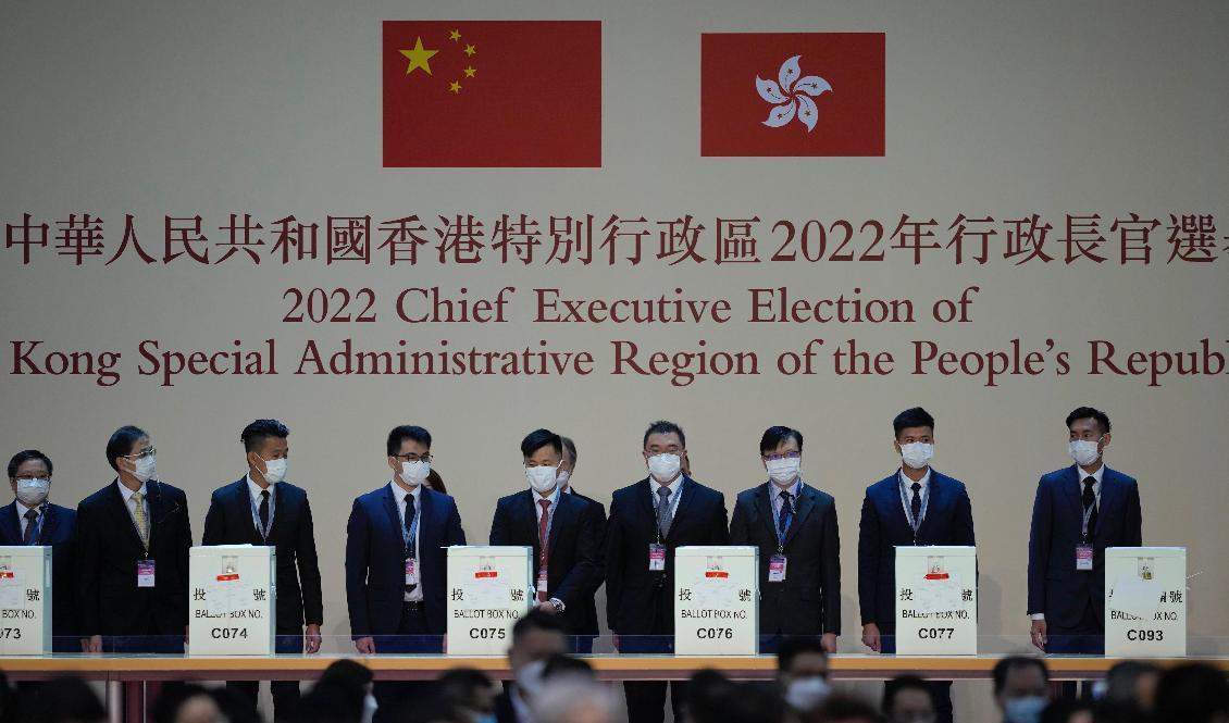 Valet i Hongkong avgörs av en Pekingvänlig valkommitté. Foto: Kin Cheung/AP/TT