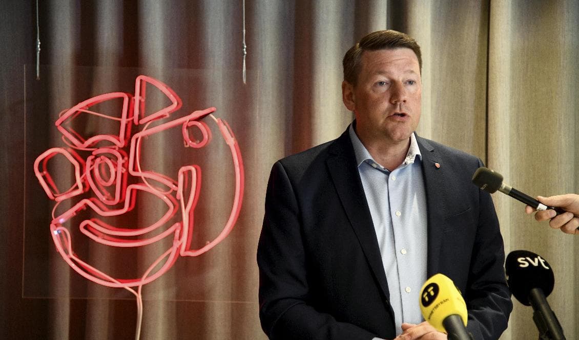 Socialdemokraternas partisekreterare Tobias Baudin meddelar att partistyrelsen kommer att fatta beslut om Natomedlemskap den 15 maj. Foto: Lars Schröder/TT