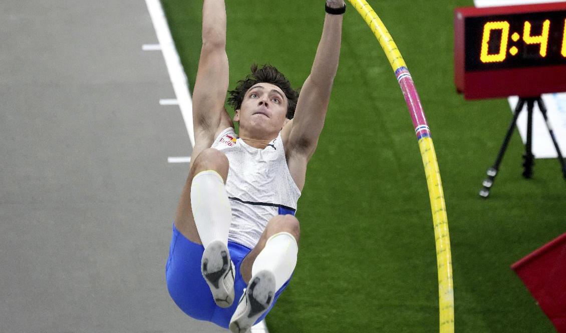 Armand Duplantis klarade 6,01 i Nederländerna. Arkivbild. Foto: Michael Sohn/AP/TT