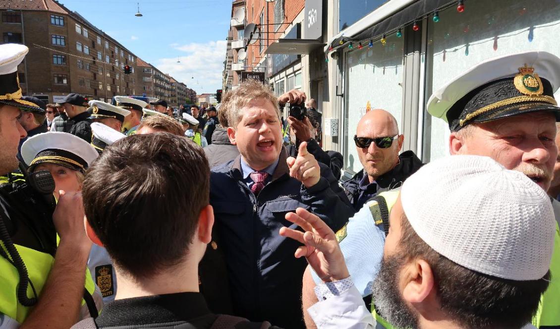 I kölvattnet efter Rasmus Paludan: Den alltmer upphetsade debatten kring Ebba Buschs uttalande efter påskhelgens oroligheter liknar mer och mer en vargflocks ylande. Varför och mot vad? Här ses Paludan i Köpenhamn för tre år sedan. Foto: Shutterstock