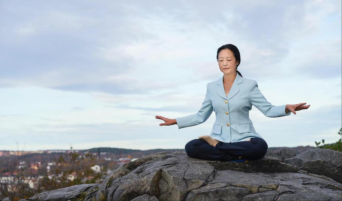Lei Wang rekommenderar meditation som hjälp för att få mer lugn inombords. Foto: Privat