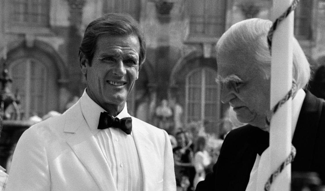 















Roger Moore var en av de bäst klädda klassiska herrarna. Här ses han strax norr om Paris den 16 augusti 1984, på Chantilly Chateaux. Foto: Pierre VerdyAFP via Getty Images                                                                                                                                                                                                                                                                                                                                                                                                                                                                                                                                                                                                                                                                                                                                