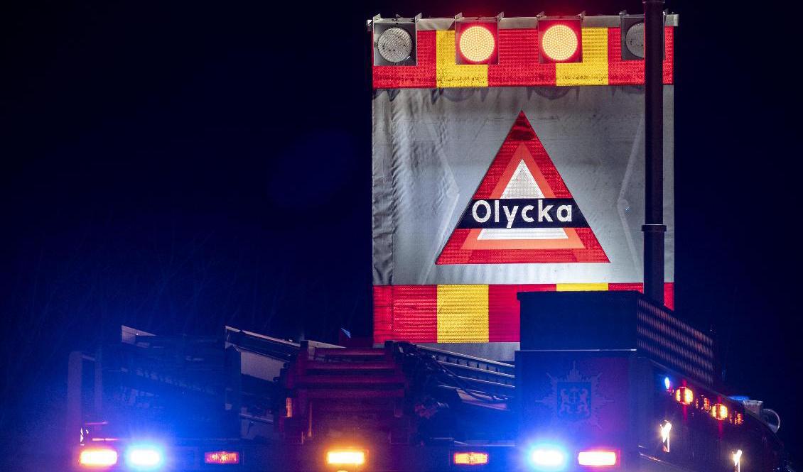 I oktober i fjol kolliderade tre bilar och en husbil på E4 i höjd med Jättendal norr om Hudiksvall. Nu döms en man i 20-årsåldern. Arkivbild. Foto: Johan Nilsson/TT