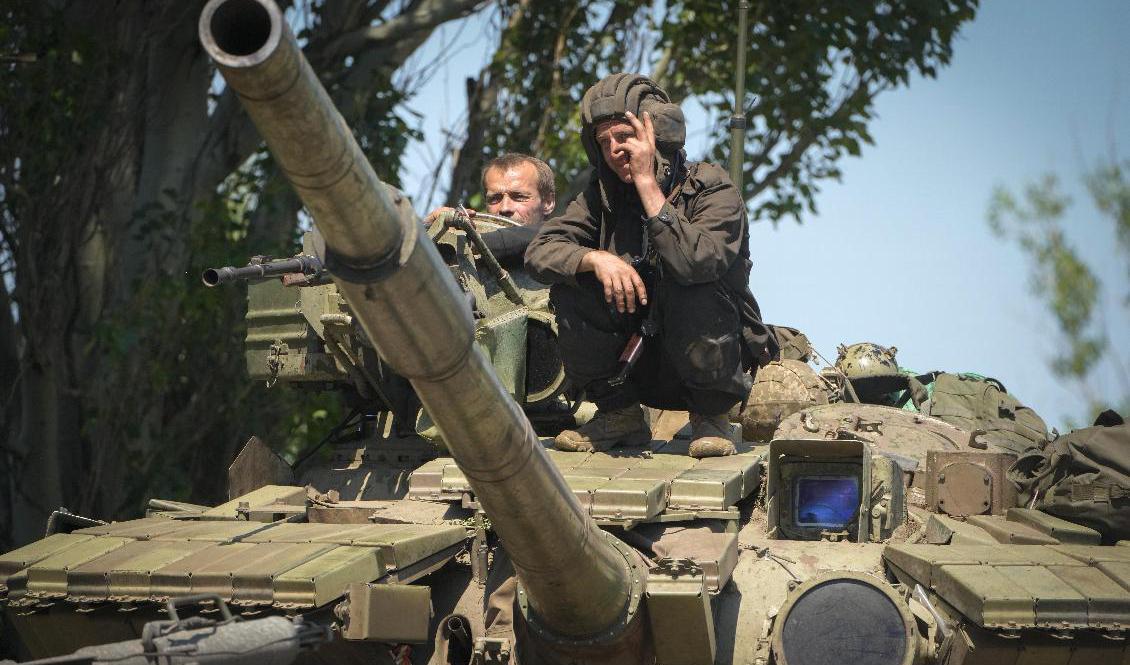 Ukrainska soldater på en stridsvagn i Donetsk i östra delen av landet. Arkivbild. Foto: Efrem Lukatsky/AP/TT