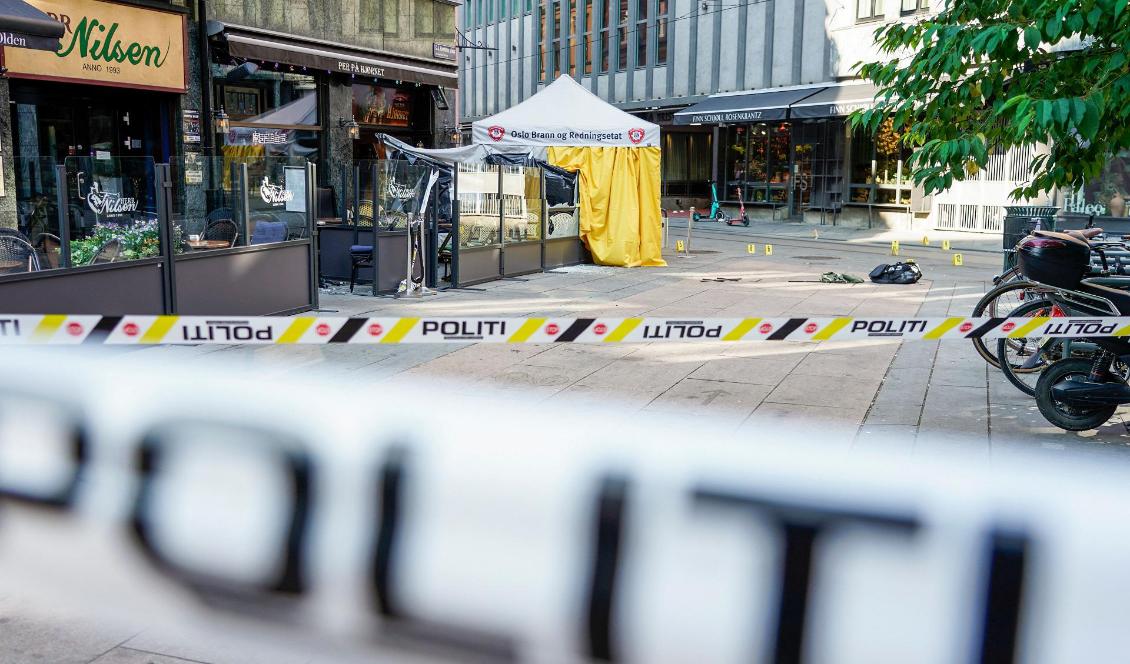 Den avspärrade brottsplatsen i Oslo i Norge där två personer sköts ihjäl och ett 20-tal skadades. Foto: Terje Pedersen/NTB/AFP via Getty Images