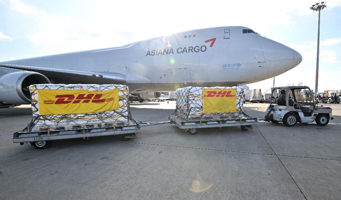 Flera pallar med Paxlovid på väg till Sydkorea där åtminstone 21 000 patienter över 65 år började behandlingen i mitten av januari. Foto: Jung Yeon-Je -Pool/Getty Images