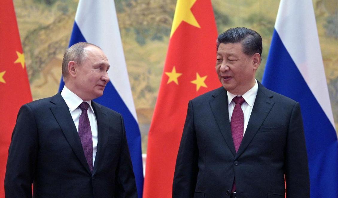 

Den ryske presidenten Vladimir Putin och den kinesiske presidenten Xi Jinping ger varandra fortsatt stöd i ländernas respektive angelägenheter. Foto: Alexei Druzhinin/Sputnik/AFP via Getty Images                                                                                        