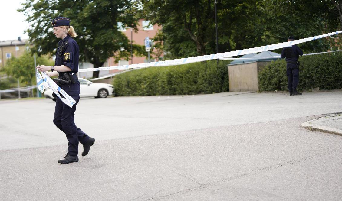 Polis på plats efter en skottlossning på Länsmanstorget i Göteborg. Foto: Björn Larsson Rosvall/TT