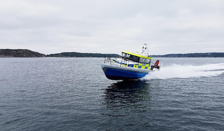 Sjöpolisen förebygger och ingriper mot brott på sjö och land och har 12 polisbåtar som används för patrullering och och spaningsuppdrag året runt. Foto: Swede Ship Marine