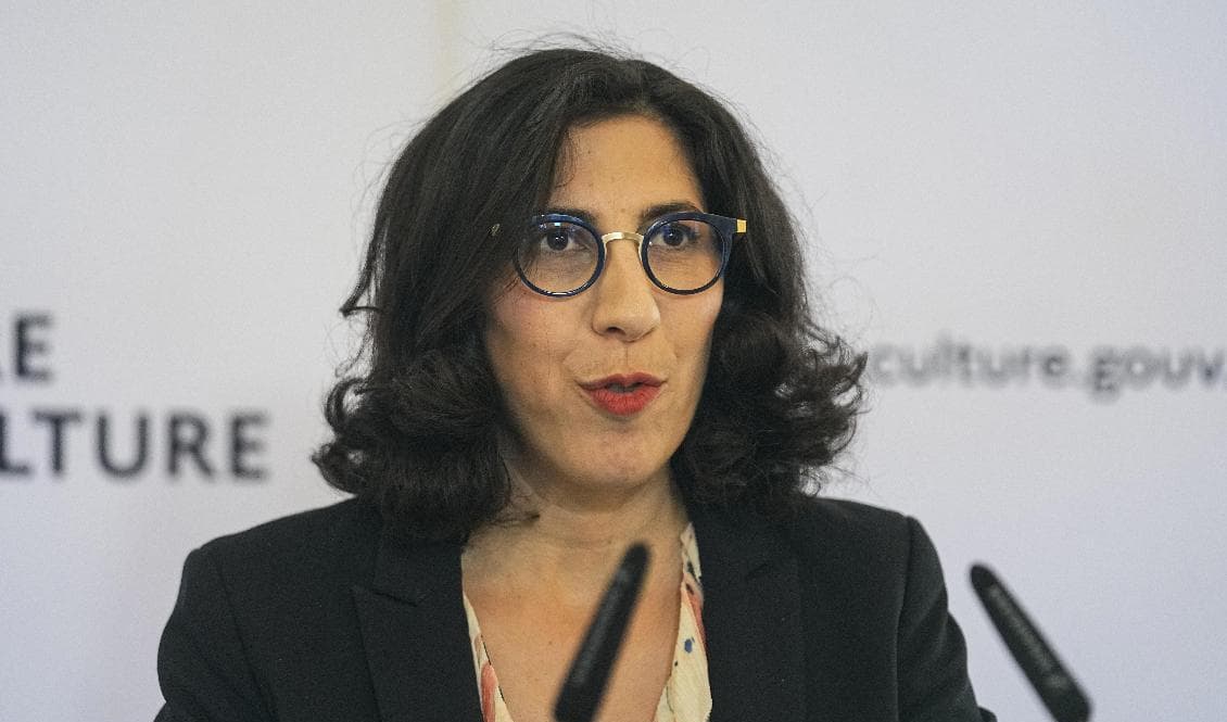 I samband med avskaffandet av landets tv-licens sade Frankrikes kulturminister Rima Abdul-Malak att den franska regeringen var fortsatt engagerad i den offentliga mediesektorn. Men även att ett tapp i yngre tittare, sjunkande medieförtroende och faktum att internationella medieplattformar blivit större är några av utmaningarna. Arkivbild. Foto: Michel Euler/AP