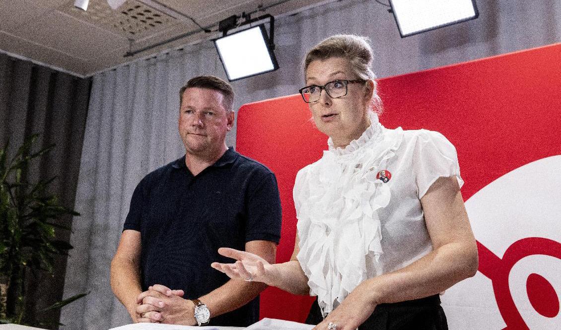 Socialdemokraternas partisekreterare Tobias Baudin och skolminister Lina Axelsson Kihlblom (S). Foto: Christine Olsson/TT