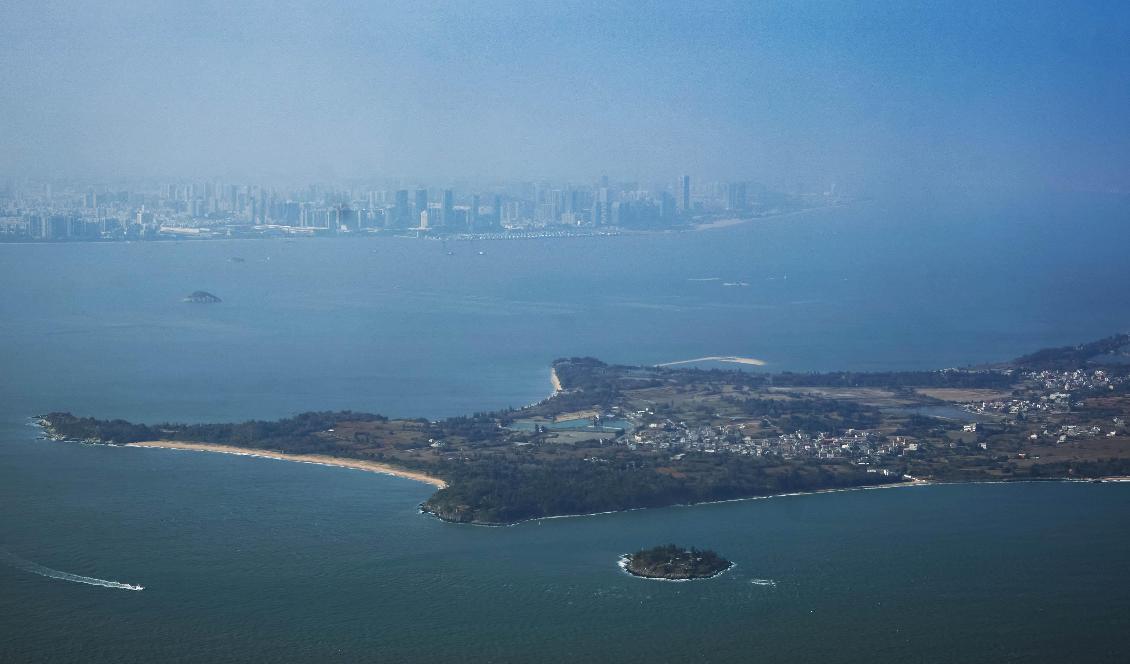 
På bilden syns den kinesiska staden Xiamen i bakgrunden mellan taiwanesiska Kinmenöarna den 2 februari 2021. Foto: An Rong Xu/Getty Images                                            
