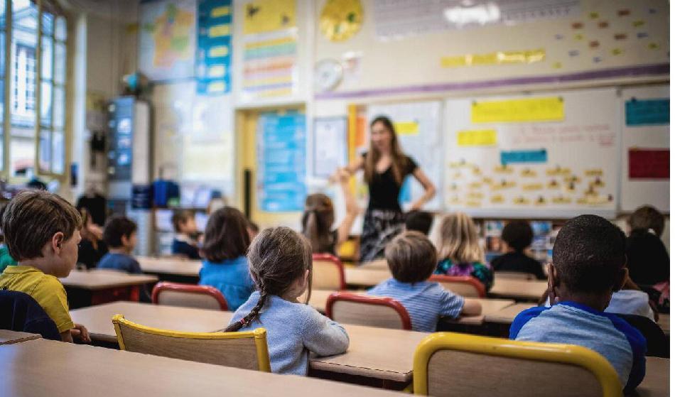 


En skola i Paris, 2019. Det moderna, progressiva utbildningssystemet använder ofta metoder och jargong som föräldrarna inte känner till. Foto: Martin Bureau/AFP via Getty Images                                                                                                                                    