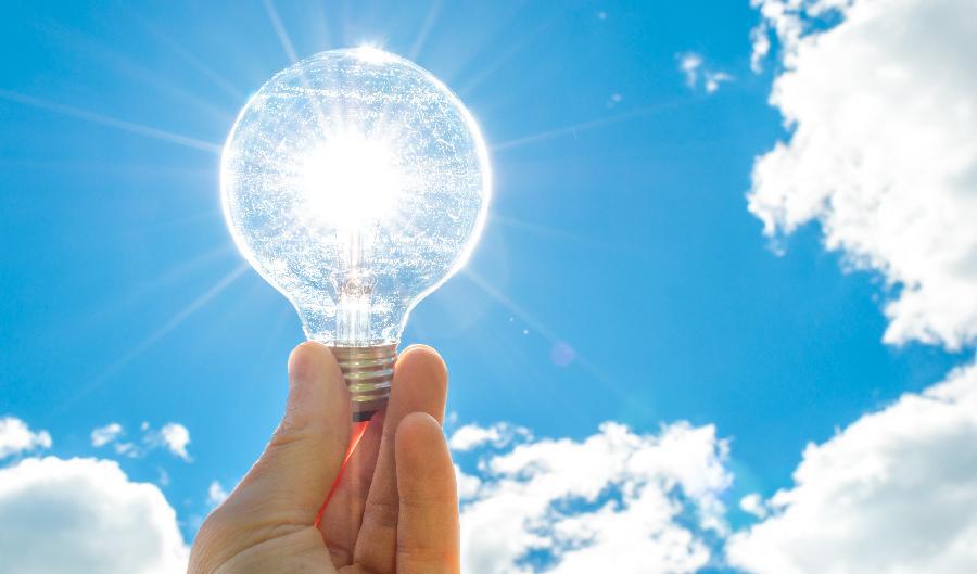 Vi sägs besitta fem sinnen. Men vilket sinne sinne är det som ibland får en förnimmelse av något svårförklarligt, eller som fångar upp en färdigt formad idé när den till synes flyter fram ”genom etern”? Foto: Shutterstock