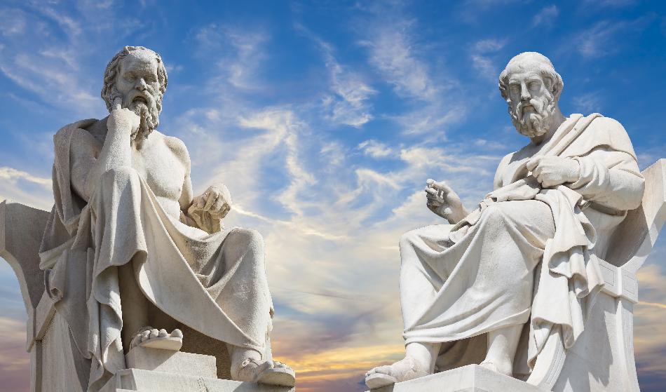 

Platon (t.h.) sammanställde ett flertal av Sokrates Sokrates dialoger efter dennes död. I många av dessa verk debatterade filosofins fader med olika sofister, vars utmärkande attribut i regel var moralisk relativism. Foto: Shutterstock                                                                                        