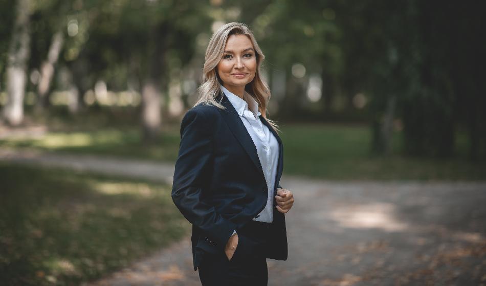 
Ebba Busch, partiledare för Kristdemokraterna, avslutade en lång valrörelse med att bara dagar kvar till valet vända vända sig till Sveriges kvinnor. Foto: Peter Kullgren                                            
