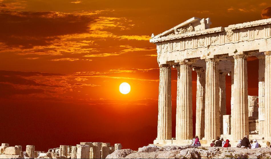 


Demokrati (folkstyre) föddes i Aten på 500-500-talet f.Kr. Såsom alla statsskick hade demokratin olika styrkor och svagheter – folk var fria, men frihet som slår över i laglöshet leder till tyranni. Foto: Shutterstock                                                                                                                                    