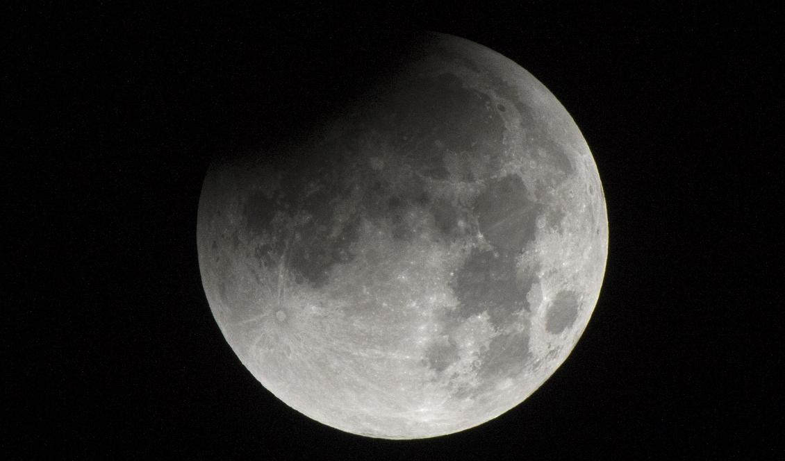 

Månen fascinerar forskarna. Foto: Johan Nilsson/TT                                                                                        