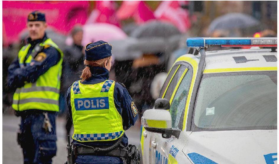Kriminolog Magnus Lindgren kritiserar tidigare politiker för att ha sagt att polisen skulle komma närmare folket samtidigt som man centraliserade myndigheten. Foto: Shutterstock