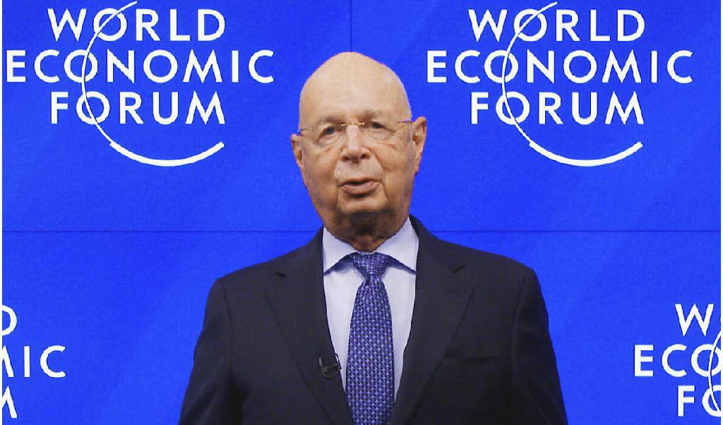 WEF-grundaren Klaus Schwab talar vid Greentech Festival i Berlin 2020. Schwabs och WEF:s vision för framtiden har blivit allt mer kontroversiell. Foto: Getty Images for Greenteck Festival