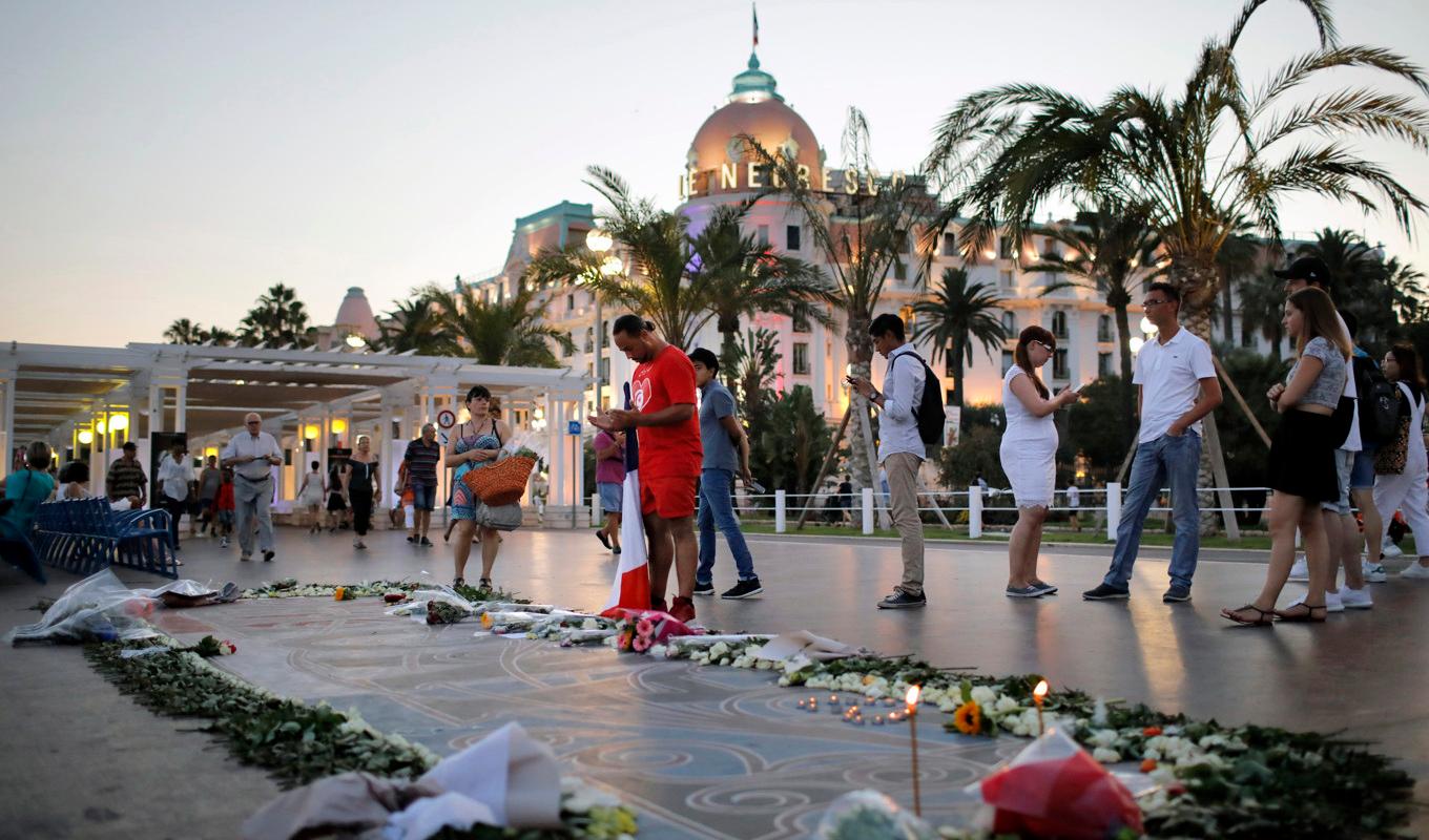 
86 människor, däribland 15 barn – dödades och ytterligare 450 skadades när Lahouaiej-Bouhlel körde in längs med promenadstråket Promenade des Anglais den 14 juli 2016. Arkivbild. Foto: Laurent Cipriani/AP/TT                                            