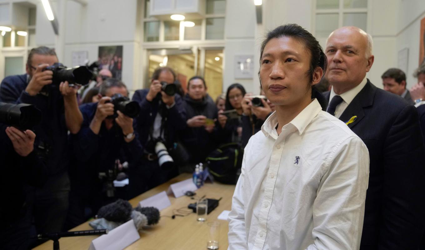 Bob Chan, ursprungligen från Hongkong, säger att han drogs in på det kinesiska konsultatets område i Manchester och misshandlades i oktober. Foto: Kin Cheung/AP/TT