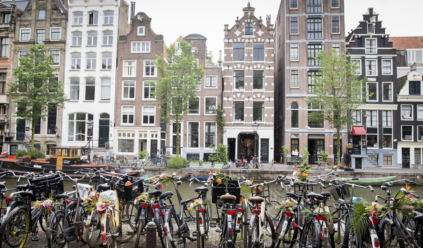 Hyrestaket skulle innebära att nederländare i vanliga lägenheter som inte har den högsta poängen maximalt skulle betala motsvarande drygt 12 000 kronor i hyra.FOTO: TRISTAN FEWINGS/GETTY IMAGES