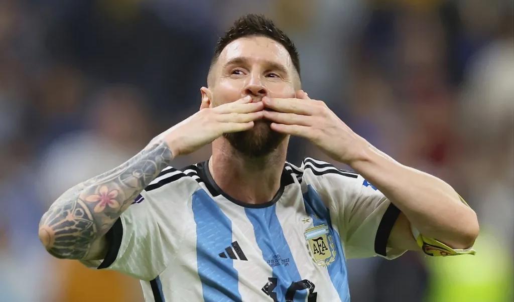 Lionel Messi. I sitt hemland Argentina är han efter landslagets seger i fotbolls-VM snudd på gudaförklarad. Foto: Clive Brunskill/Getty Images