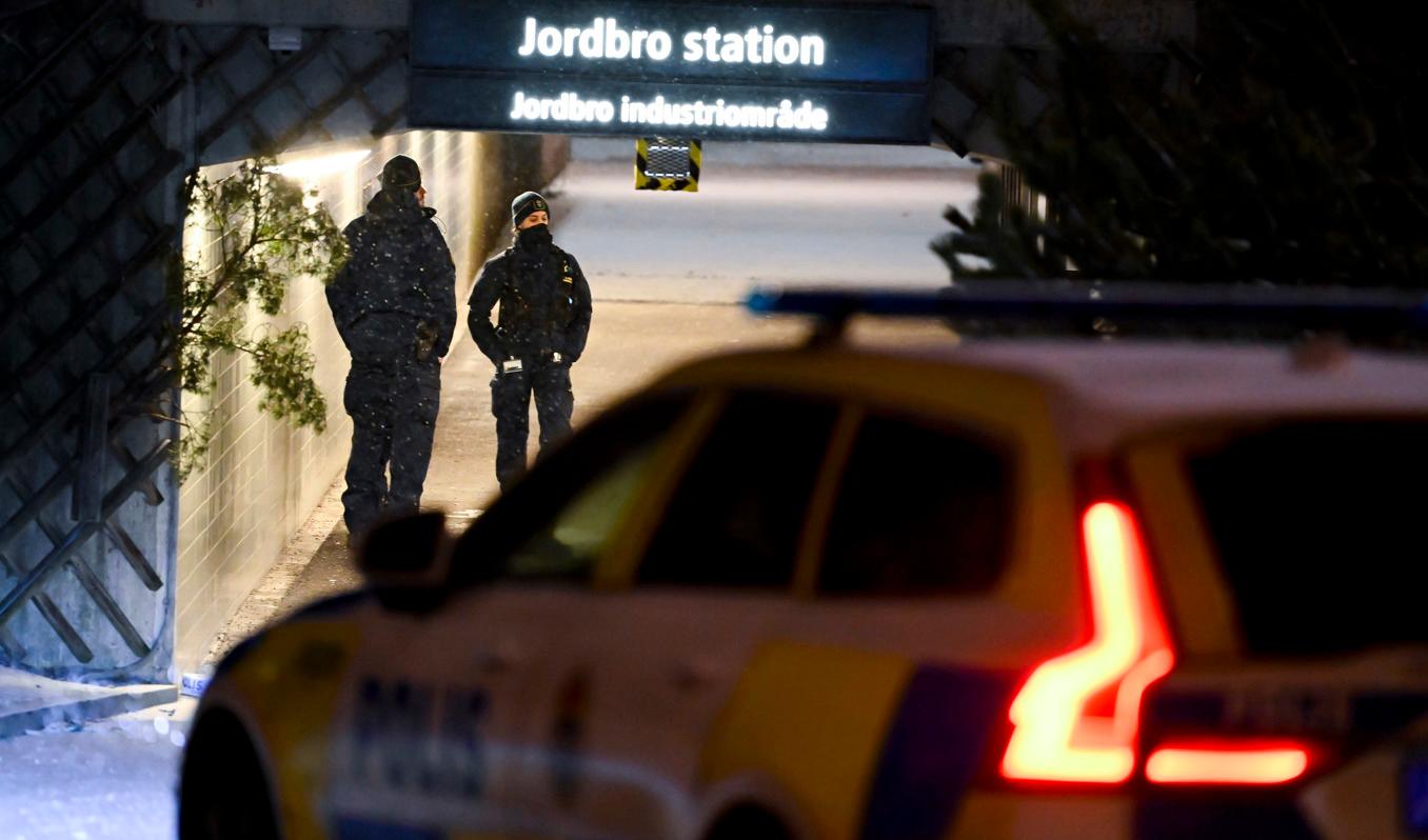 En man sköts till döds vid pendeltågsstationen i Jordbro i Haninge söder om Stockholm på onsdagen. Foto: Jessica Gow/TT