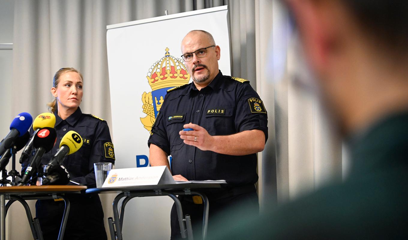 Kommenderingschef Hanna Paradis och tillförordnad polisregionchef Mattias Andersson håller en pressträff med anledning av den senaste tidens våldsdåd i region Stockholm. Foto: Jessica Gow/TT