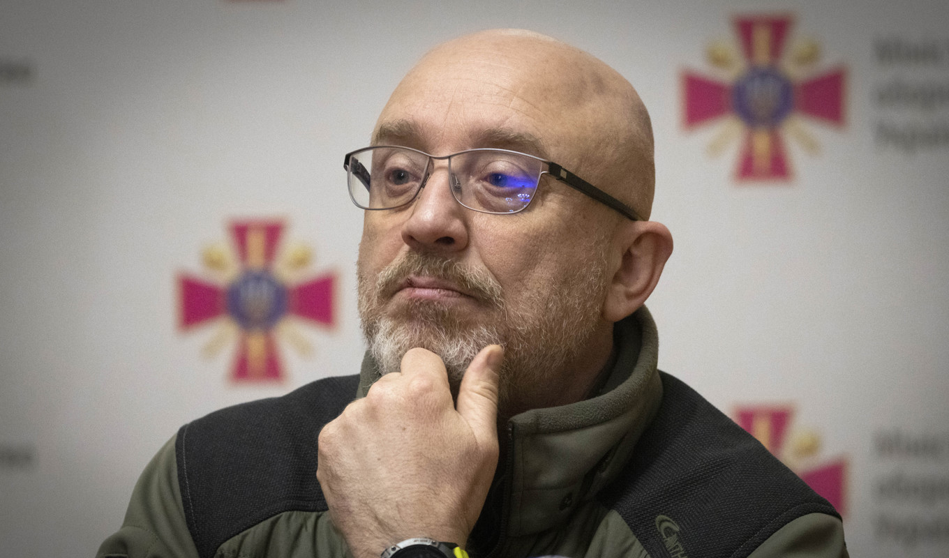 Ett krismöte ska hållas med försvarsminister Oleksij Reznikov på måndagen. Arkivbild. Foto: Efrem Lukatsky/AP/TT