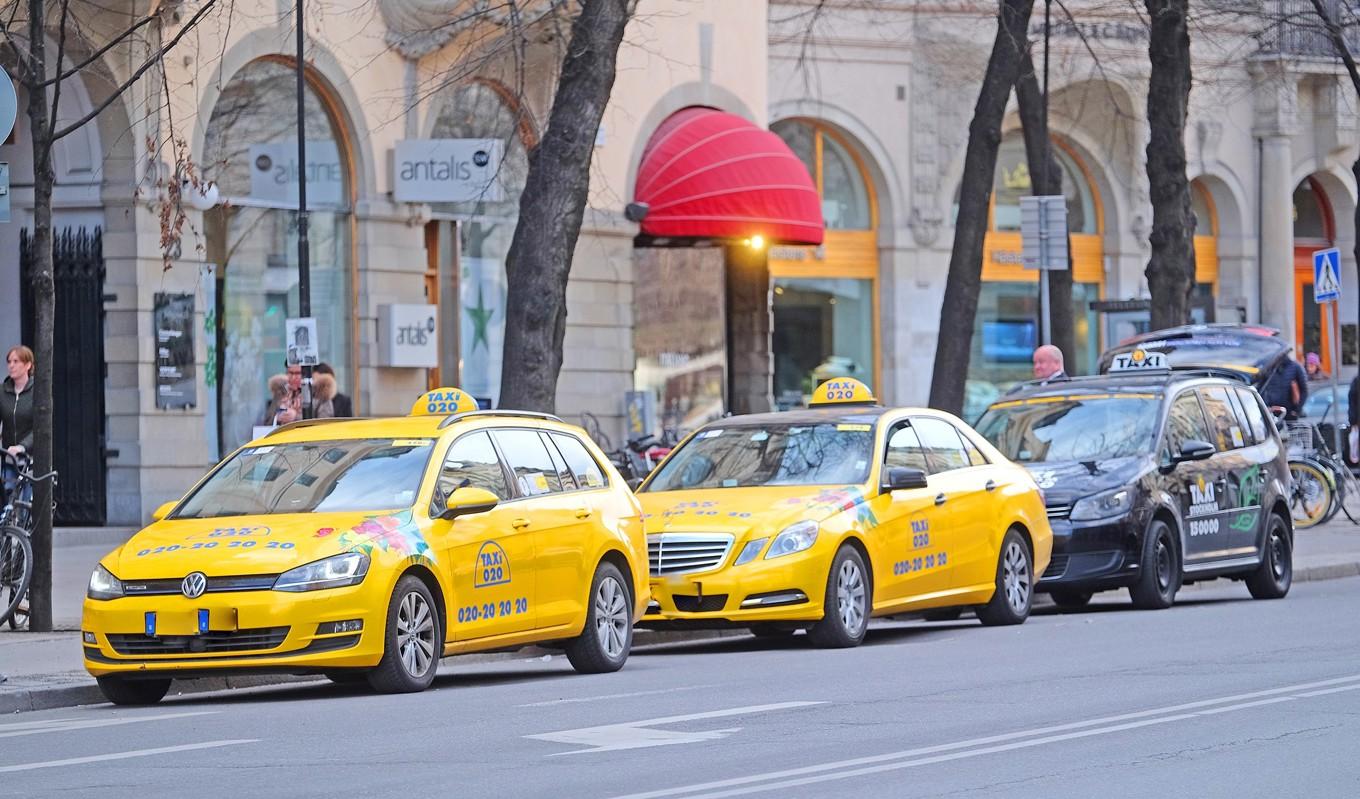 Liten skillnad mellan ingångslön för taxiförare och bidragsnivåer är ett problem vid rekrytering av nya chaufförer. Foto: Vereshchagin Dmitry