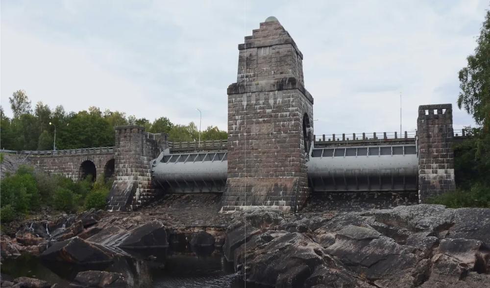 Vattenkraft utgör tillsammans med kärnkraft en stabil grund för planer- och reglerbar elproduktion. På bildens syns dammluckorna i Karsefors kraftstation i Lagan, strax öster om Laholm. Foto: Hans Bengtsson