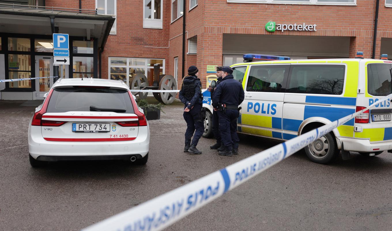 Polisen spärrade under onsdagen av områden vid Vrinnevisjukhuset i Norrköping efter att två män fritagit en annan man som färdades i en Kriminalvårdstransport. Foto: Magnus Andersson/TT