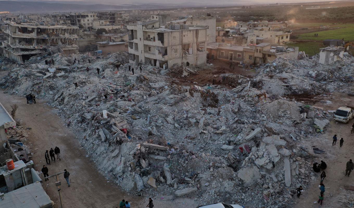 Förödelse efter jordbävningen i staden Jinderis i norra Syrien. Foto: Ghaith Alsayed/AP/TT