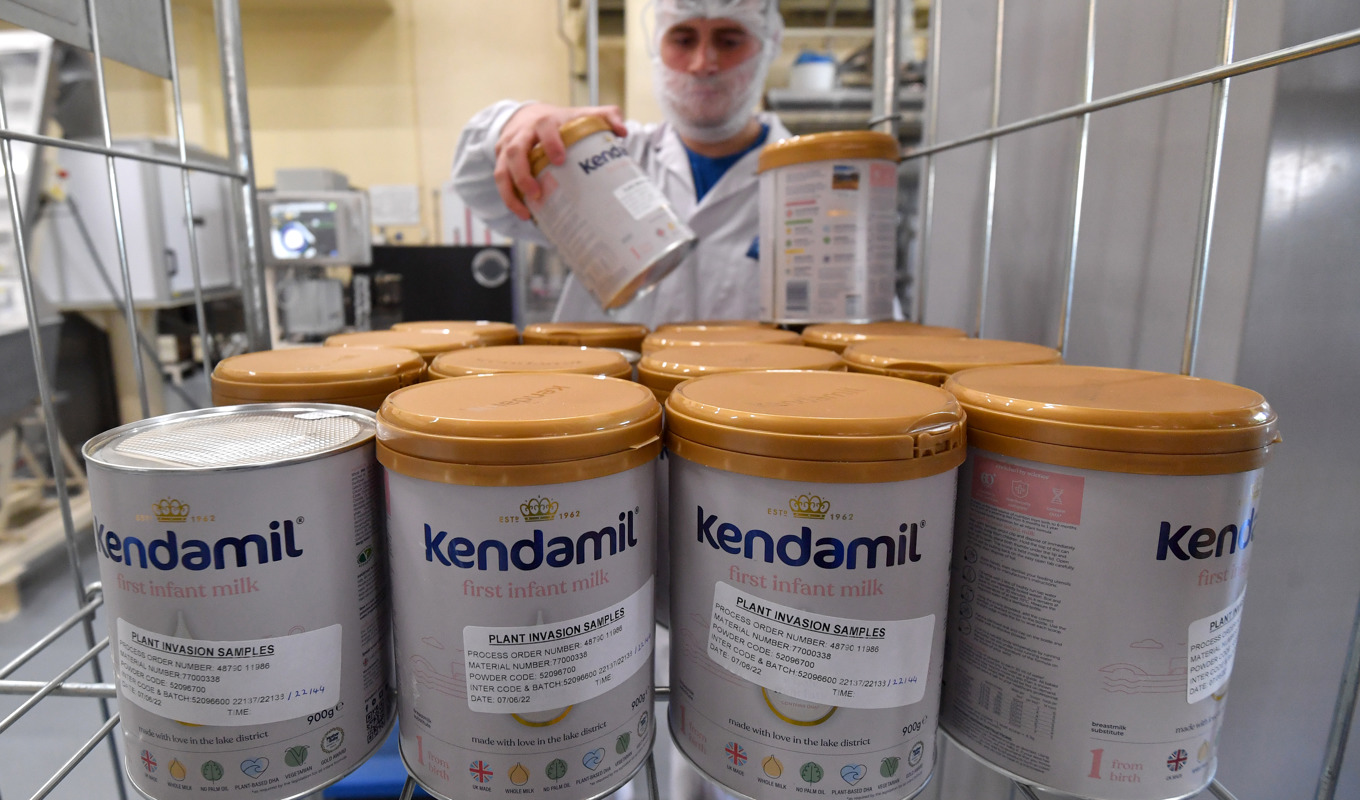 Modersmjölksersättning tillverkad i Storbritannien exporterades till USA när det uppstod brist på modersmjölksersättning där.Foto: Anthony Devlin/Getty Images