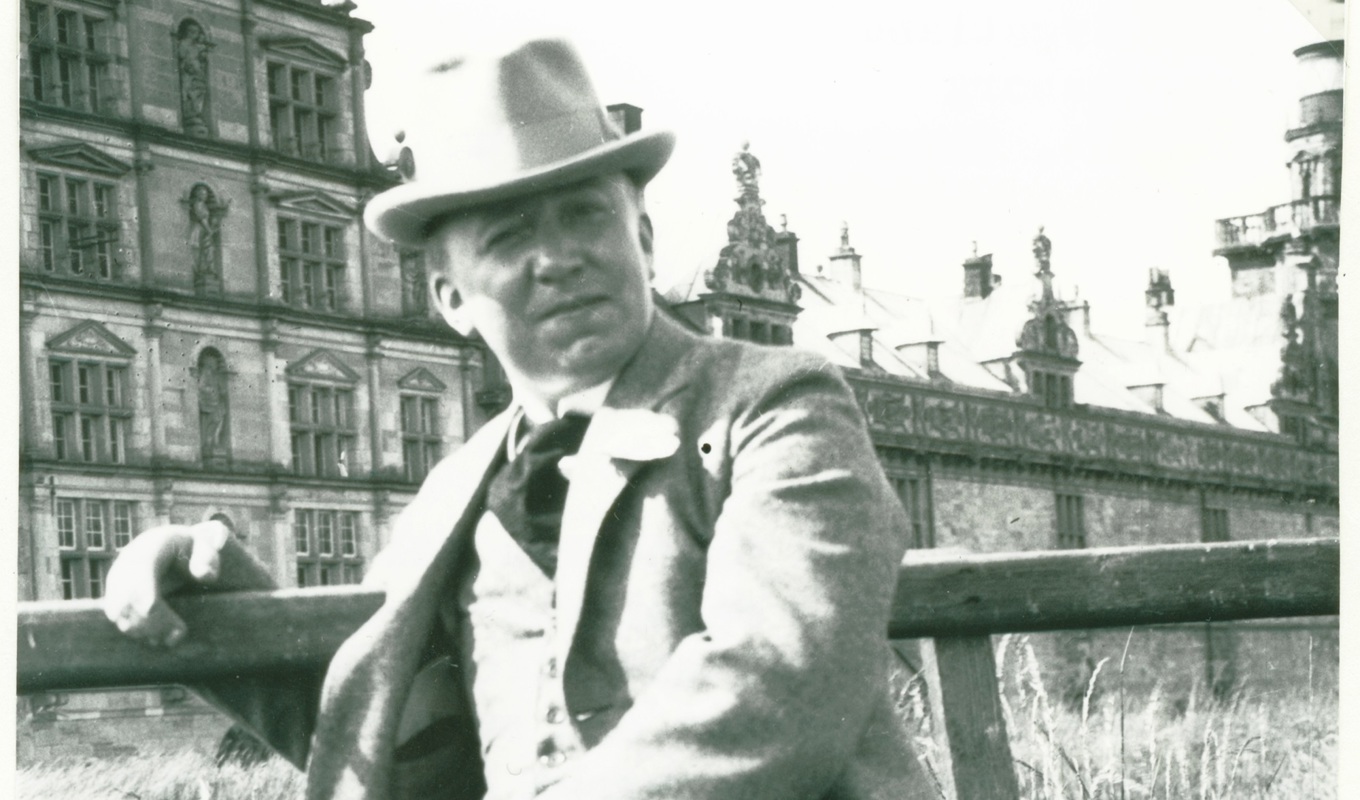 Birger Sjöberg vid Kronborgs slott, 1921. Såväl litterär framgång och motgång som död väntade inom åtta år. Foto: Vänersborgs museum