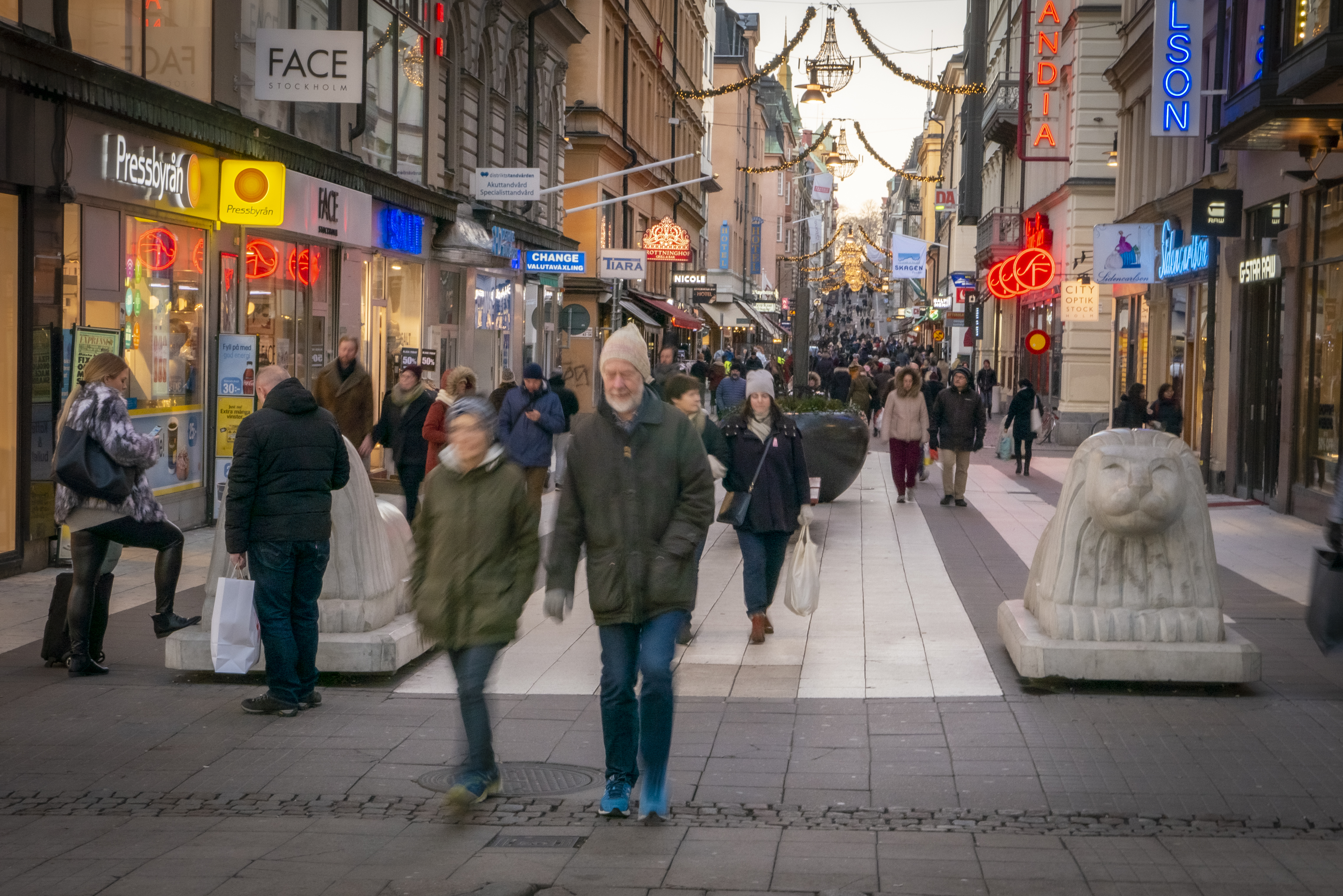 Drygt en tredjedel av pensionärerna i Stockholms län säger att man köper mindre mat på grund av de höga livsmedelspriserna. Foto: Bilbo Lantto