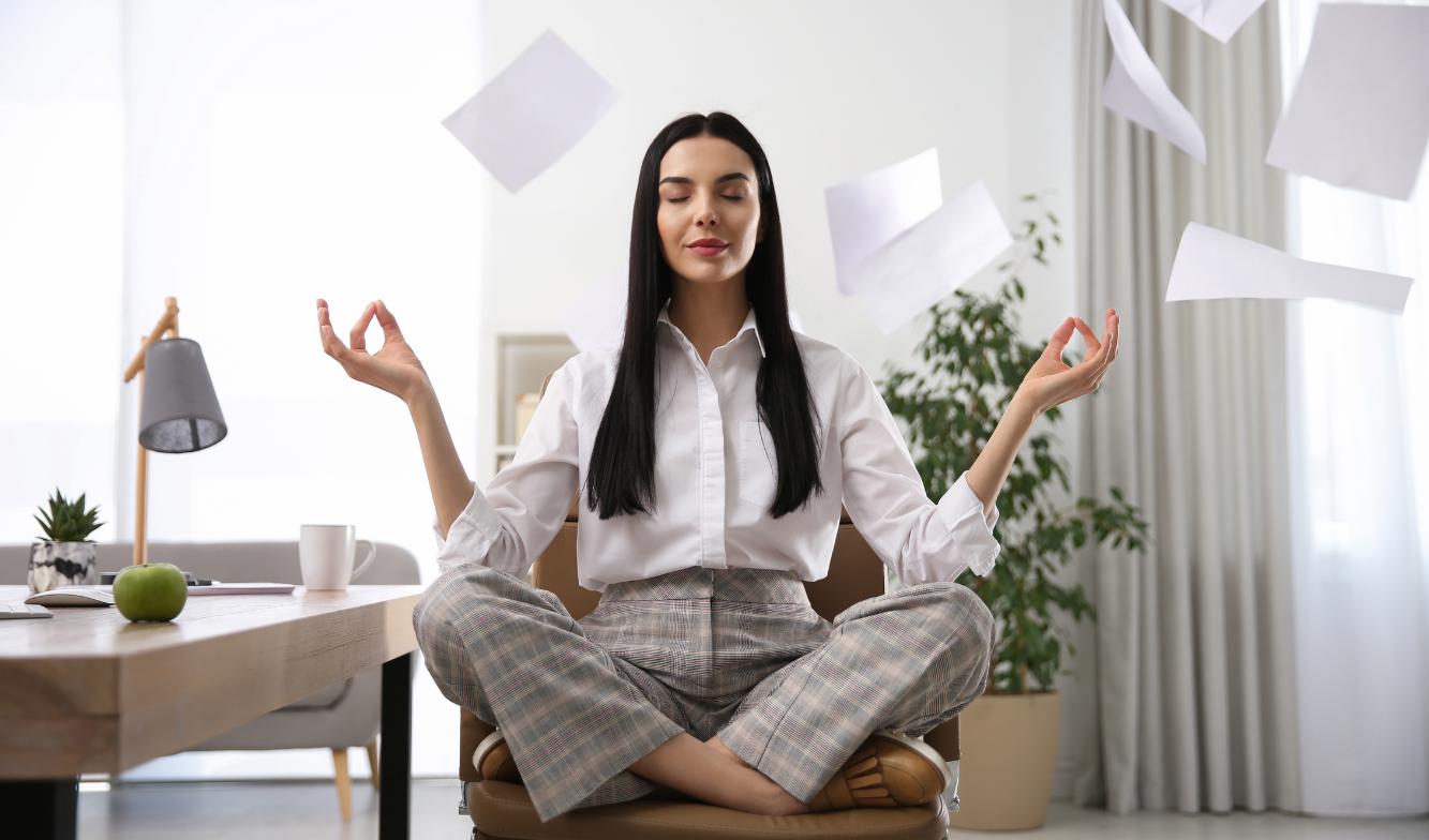 Nuförtiden lever många ett stressigt liv. Ta hellre bort än att lägga till saker i livet, och var närvarande i nuet för att skapa ett enklare liv.