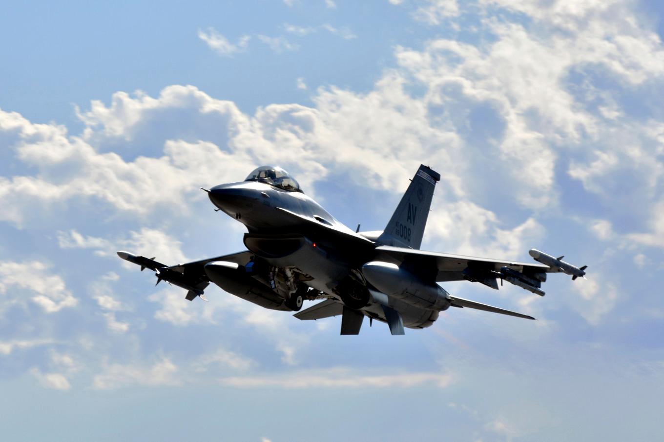 Turkiet får köpa 40 nya F-16 stridsflygplan av USA efter ratificeringen av Sveriges Natoansökan. Foto: Staff Sgt. Heather Ley via AP/TT