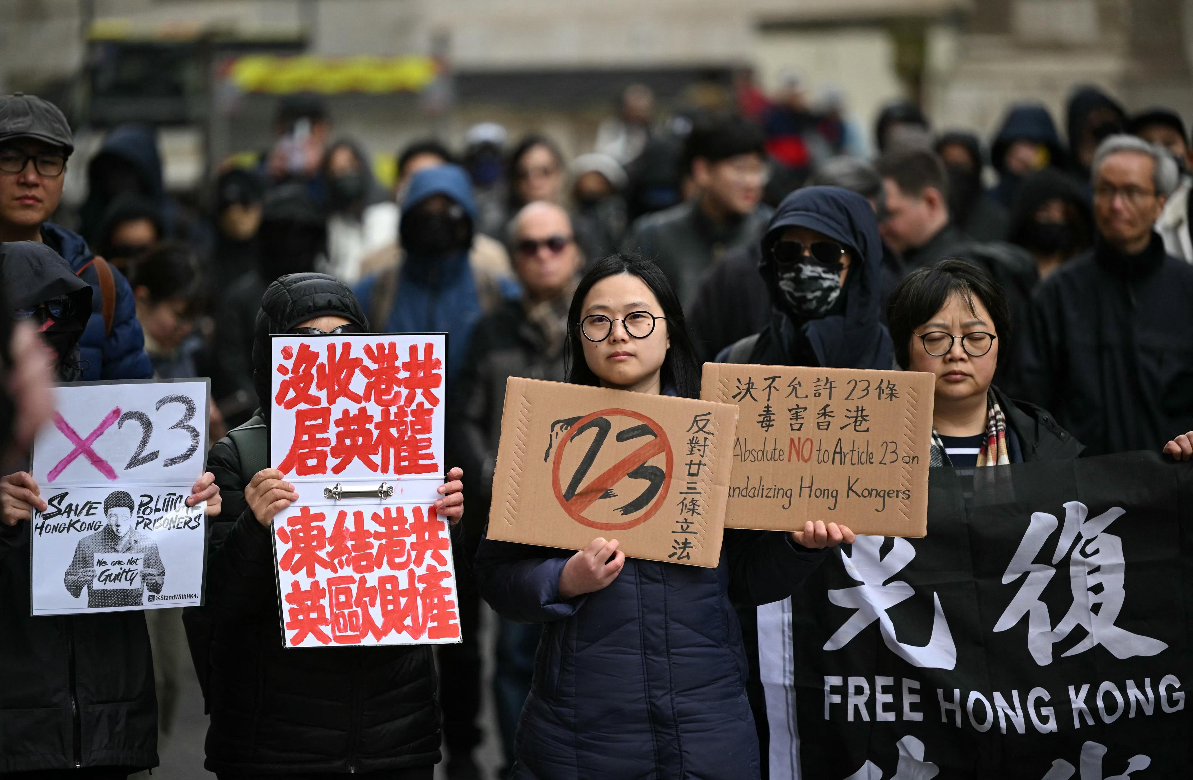 Människor demonstrerar i brittiska huvudstaden London den 23 mars i samband med att Hongkong har infört en ny nationell säkerhetslag som går under namnet artikel 23. Foto: Justin Tallis/AFP via Getty Images
