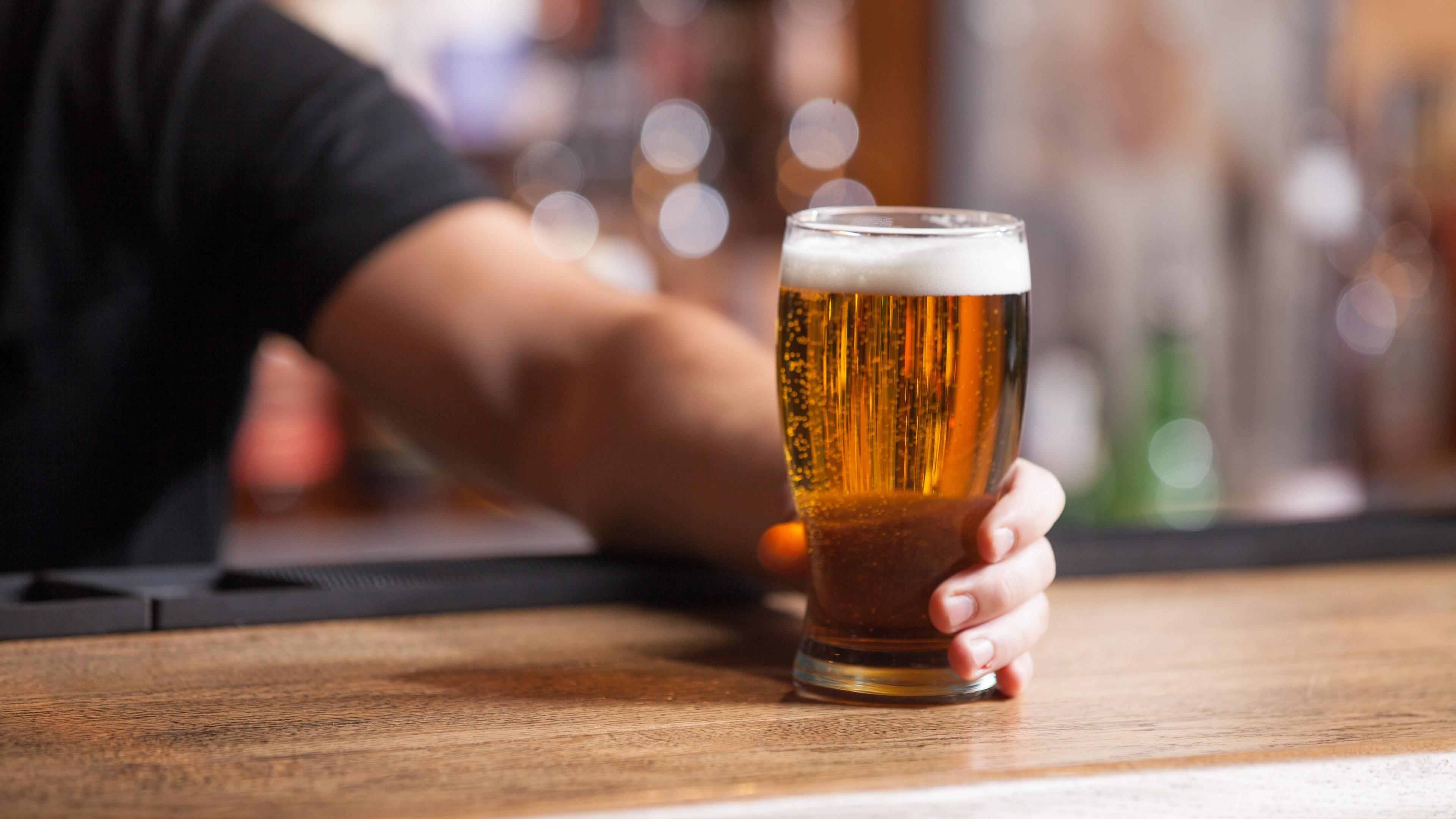Alkoholkonsumtionen sjönk något förra året. Foto: Shutterstock