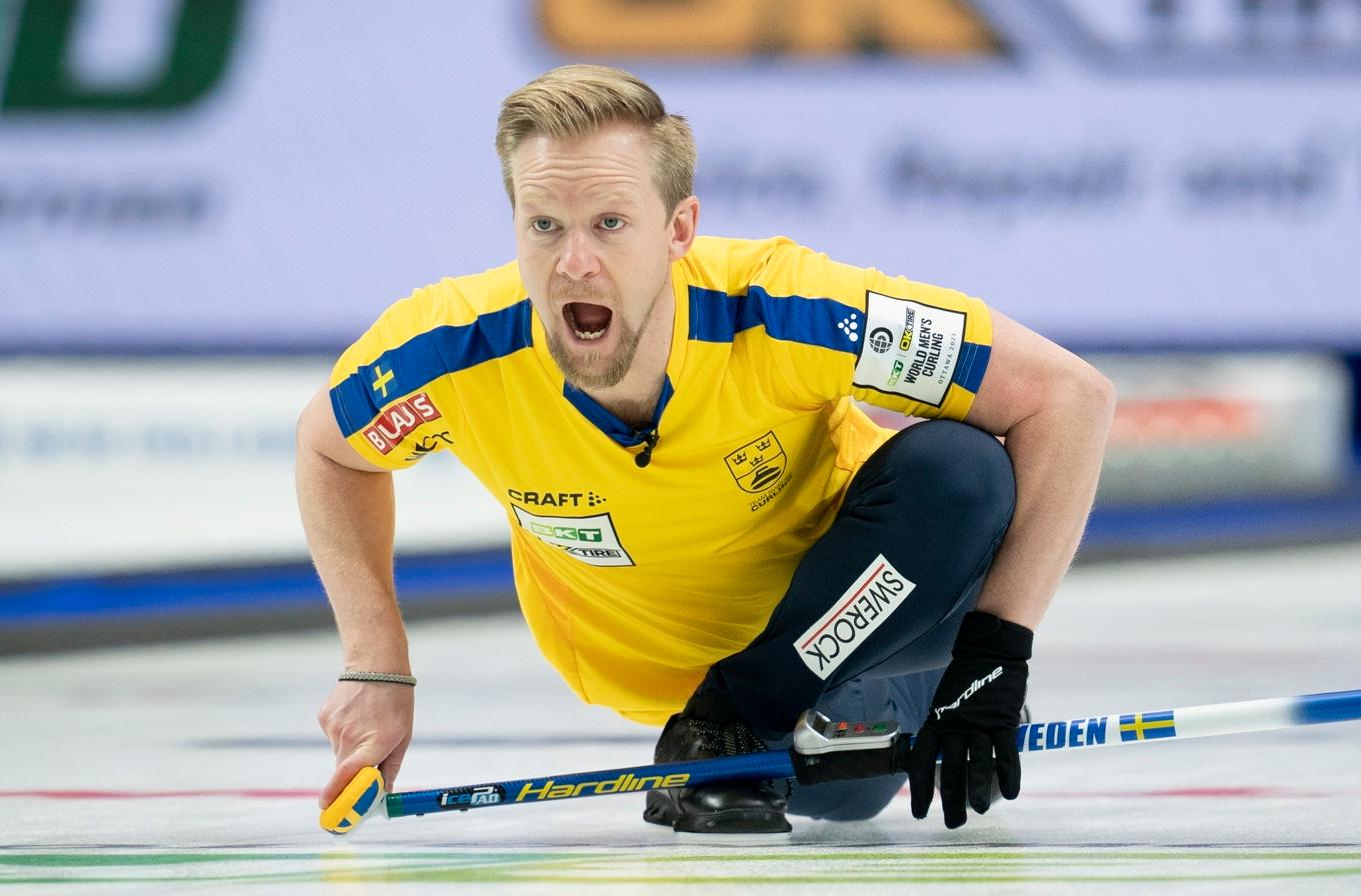 Lag Niklas Edin och Sverige är klara för slutspel i curling-VM. Arkivbild. Foto: Adrian Wyld/AP/TT