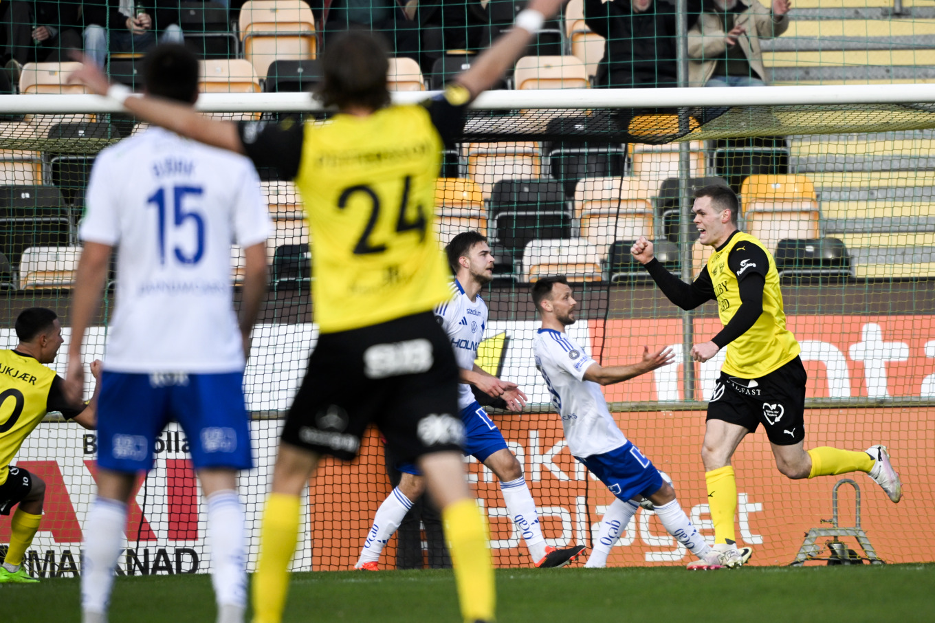 Jacob Bergström firar efter 1–0 på Strandvallen. Foto: Johan Nilsson/TT
