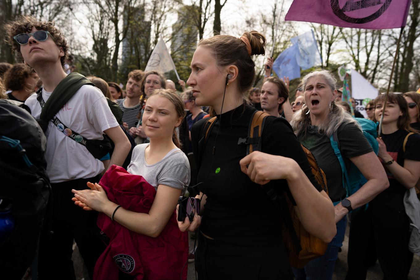 Greta Thunberg på demonstration i Haag innan hon greps. Foto: Peter Dejong/AP/TT