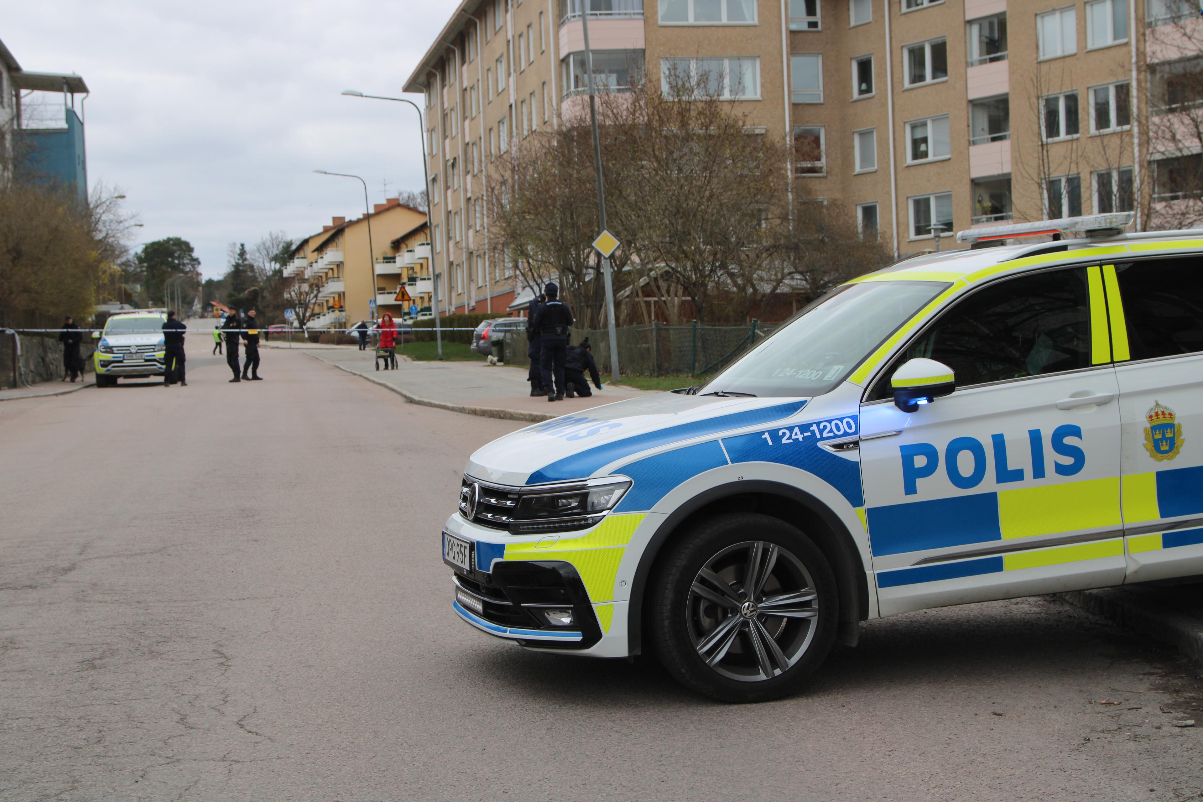 Flera personer har skadats någon form av vasst föremål i centrala Västerås. Foto: Peter Arwidi/TT