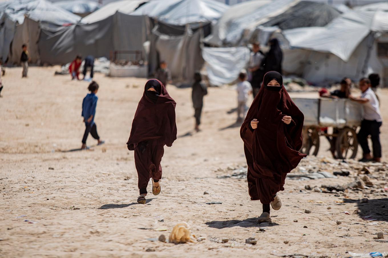 Flyktingar som befinner sig i lägret al-Hol i Syrien. Arkivbild. Foto: Baderkhan Ahmad/AP/TT