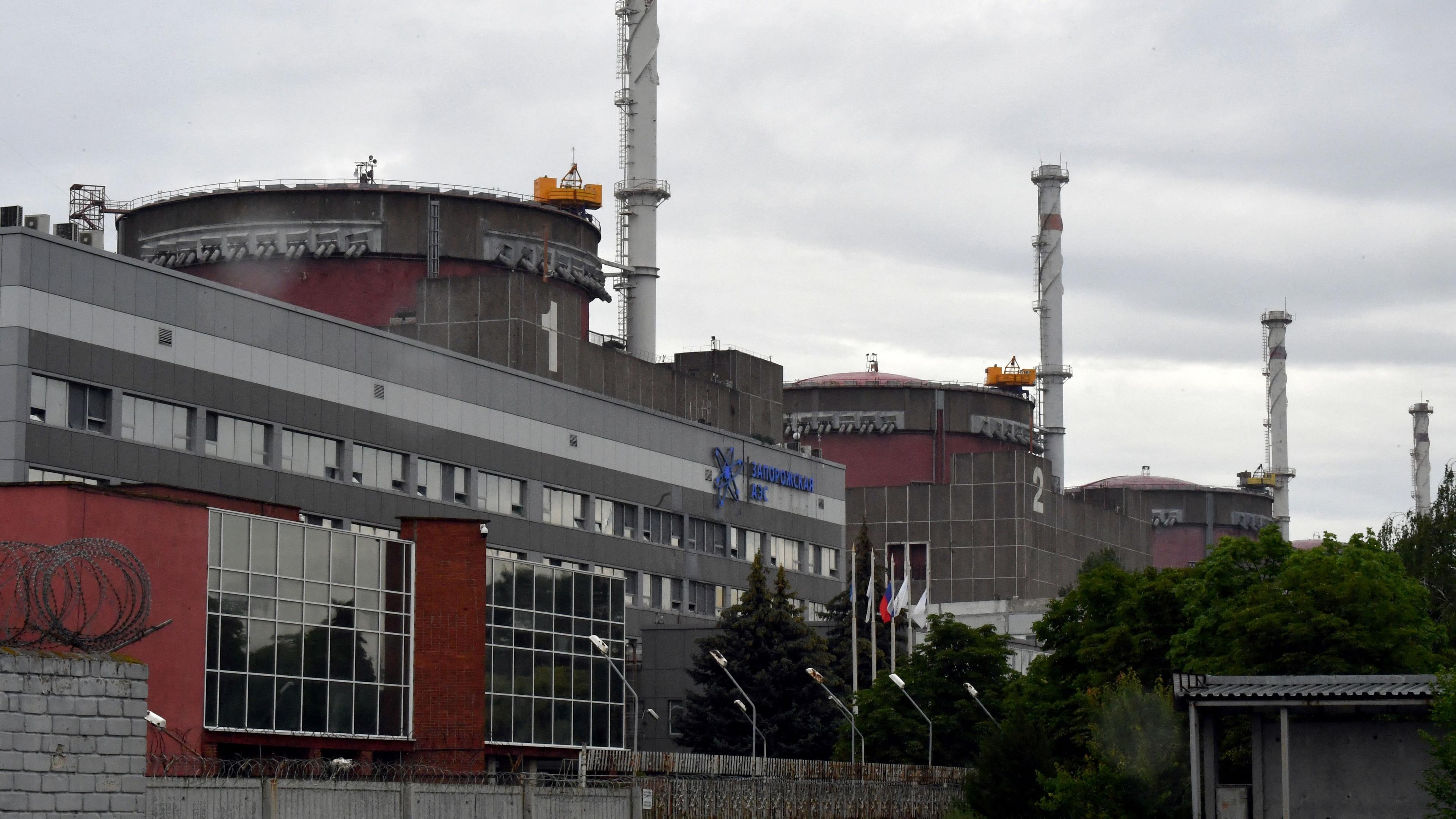 Zaporizjzjas kärnkraftverk i sydöstra Ukraina. Ryssland tog över kraftverket strax efter invasionen, och det har tidigare skett attacker mot det. Foto: Olga Maltzeva/AFP via Getty Images